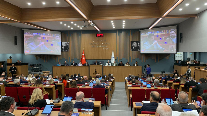 AK Parti İzmir’in DİSK'e yönelik Eeleştirilerine CHP'den tepki: “Bu aile içi bir mesele”