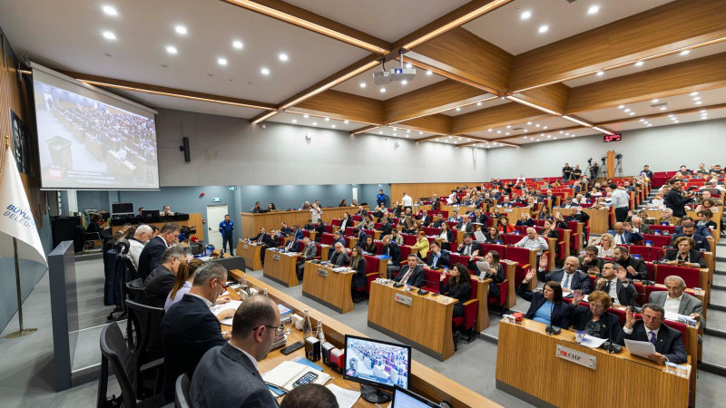 İzmir Büyükşehir Meclisinde Kooperatif, İZBAN ve EYT tartışmaları gündem oldu