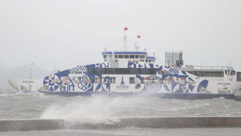 İzmir’de arabalı vapurların seferleri iptal edildi!
