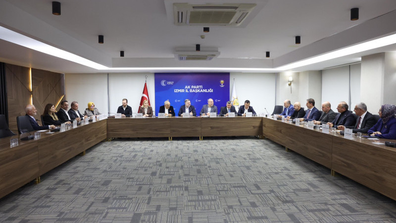 AK Parti İzmir İl Başkanlığı'nda haftalık yürütme kurulu toplantısı gerçekleşti