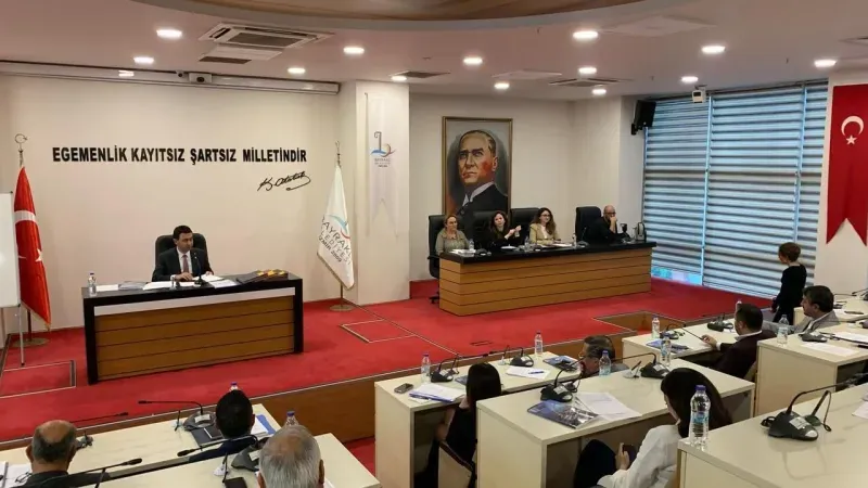 Bayraklı Belediyesi meclis oturumunda tansiyon yükseldi!