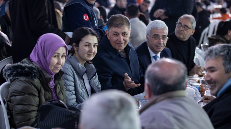 İzmir Büyükşehir’in İftar Sofrası Menemen’de Kuruldu