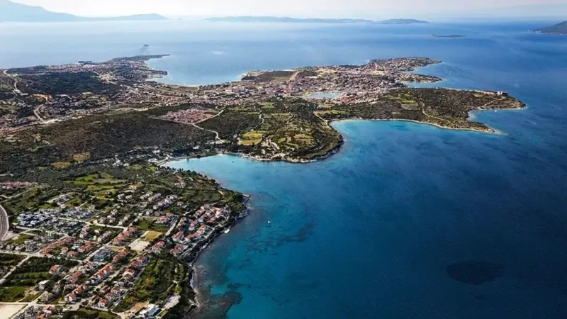 Bakan Ersoy, İzmir Heyetiyle Çeşme Projesini Görüştü