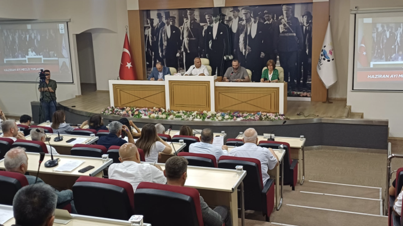 Çiğli Meclisi’nde AK Partili Kaner’den ‘Çeliği Eriten Sıvı’ İddiası
