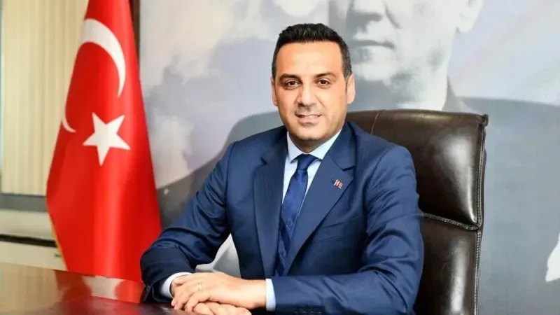 Çiğli Belediye Başkanı Onur Emrah Yıldız, CHP'de kalma kararını açıkladı