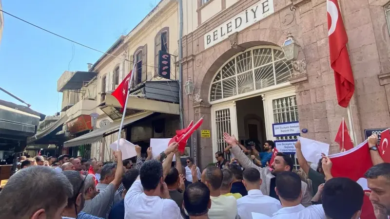 Kemeraltı esnafından Çankaya Otoparkı protestosu